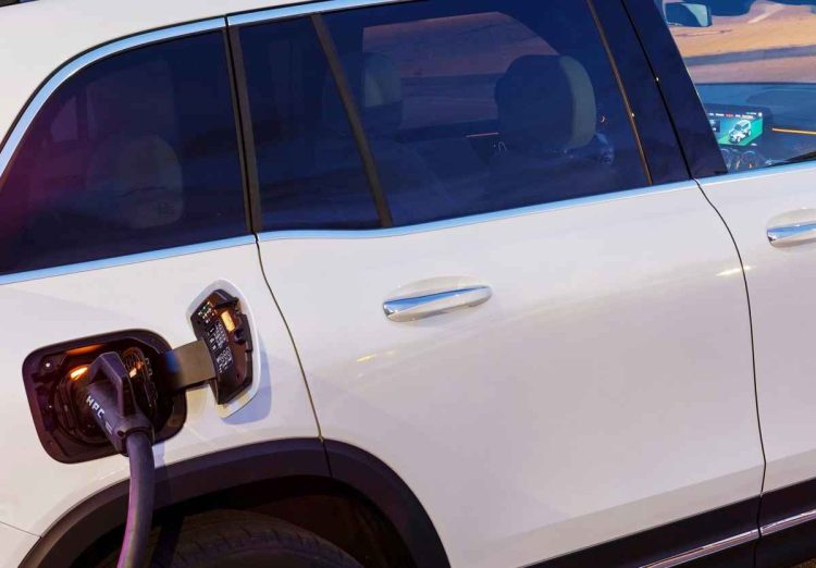 Mercedes-Benz EQB camioneta eléctrica 7 puestos