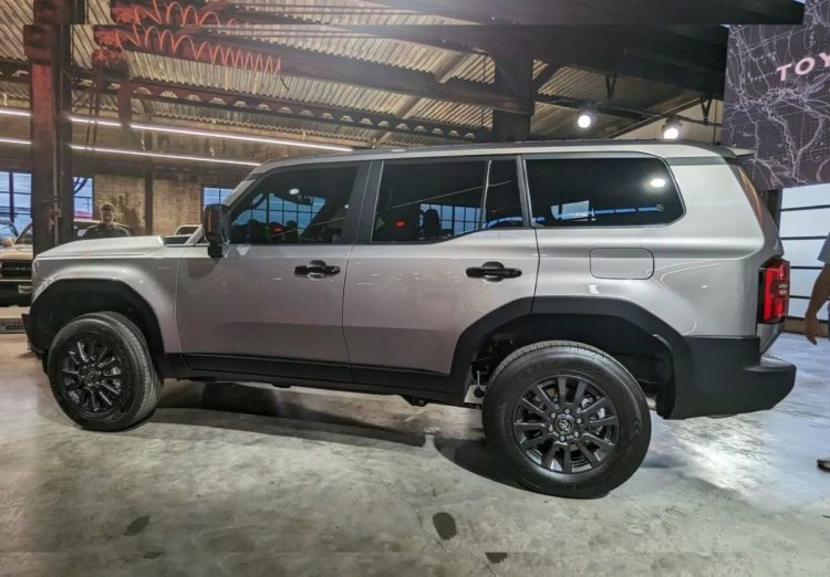 Toyota Land Cruiser Prado 2024