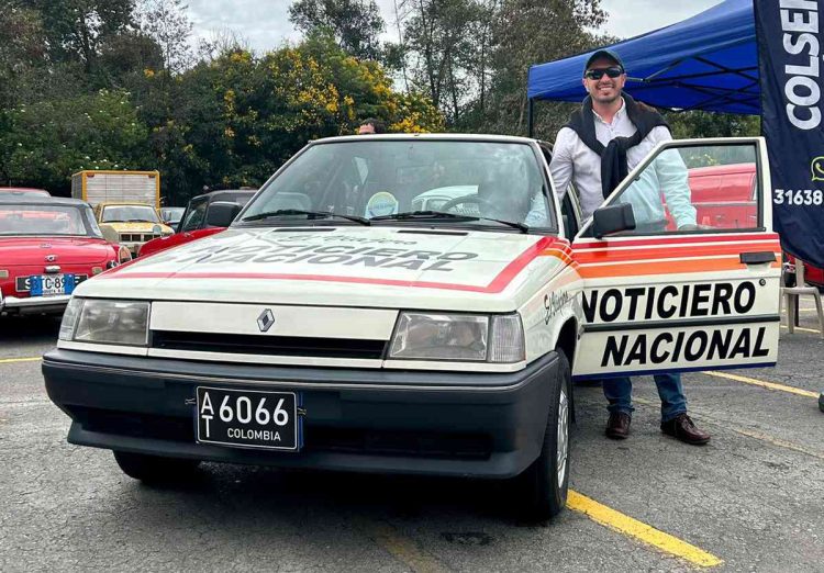 Renault 9 "El Viajero" Noticiero Nacional Colombia recreación