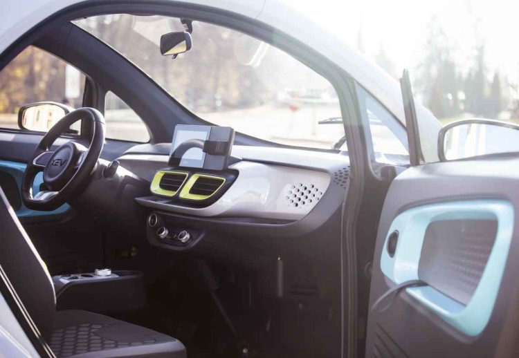 XEV Yoyo mini carro eléctrico pruebas en Colombia Auteco Mobility