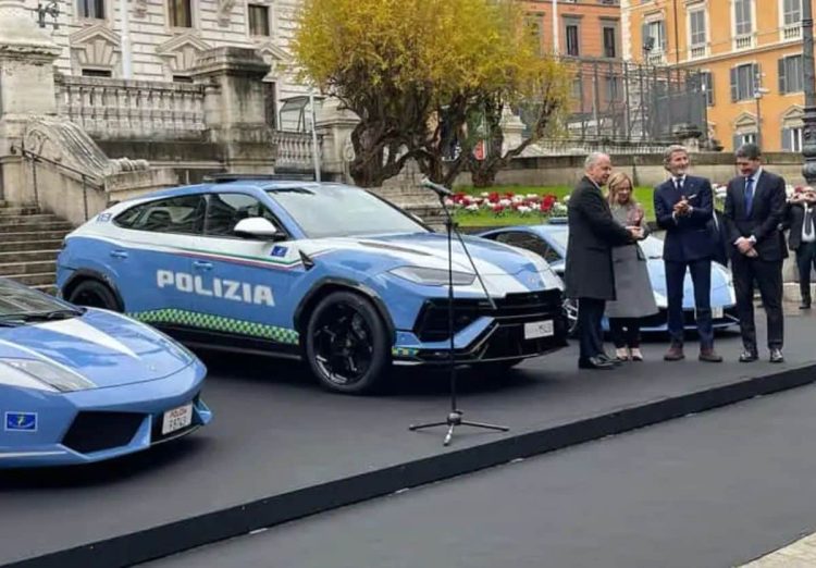 Lamborghini Urus Performante policía Italia