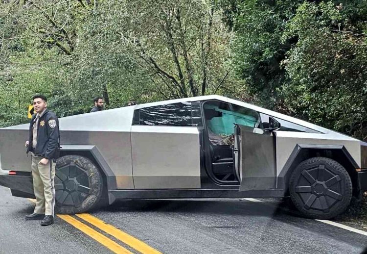 Tesla Cybertruck accidente