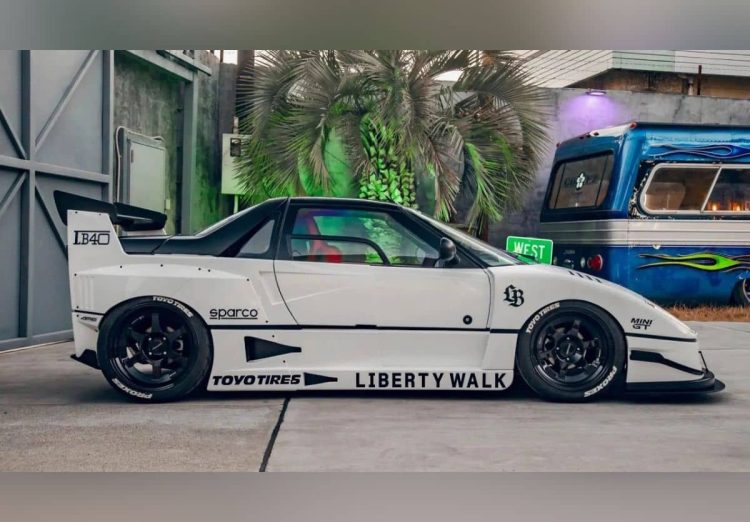 Ferrari F40 por liberty walk