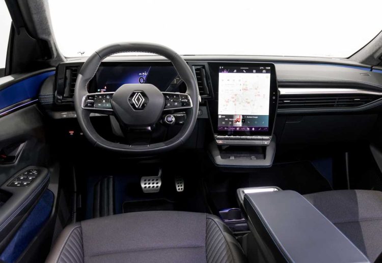 Renault Scénic E-Tech eléctrico precio Europa Colombia