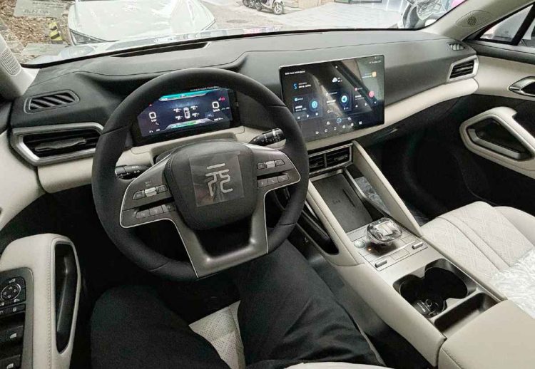 BYD Yuan UP eléctrico fotos en vivo e interior