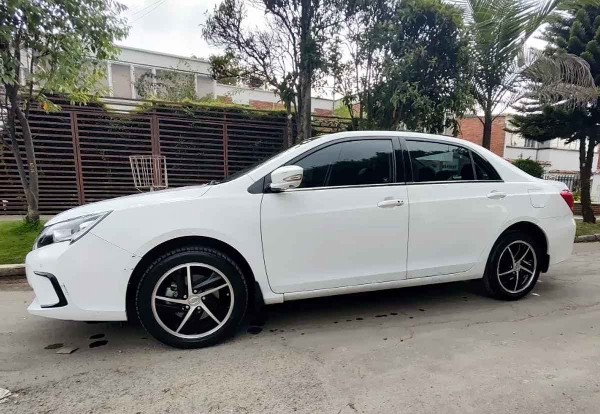 BYD Qin híbrido enchufable Colombia 2015