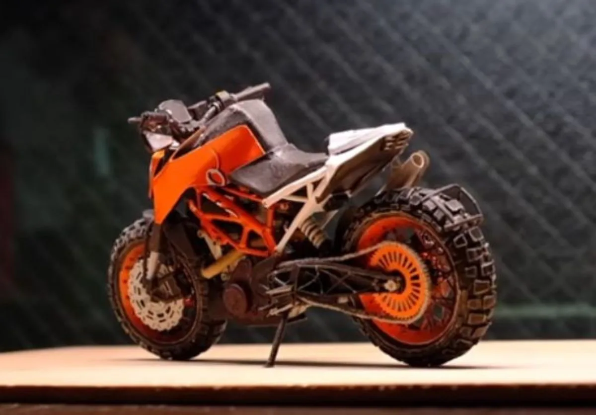 KTM 390 Duke de papel