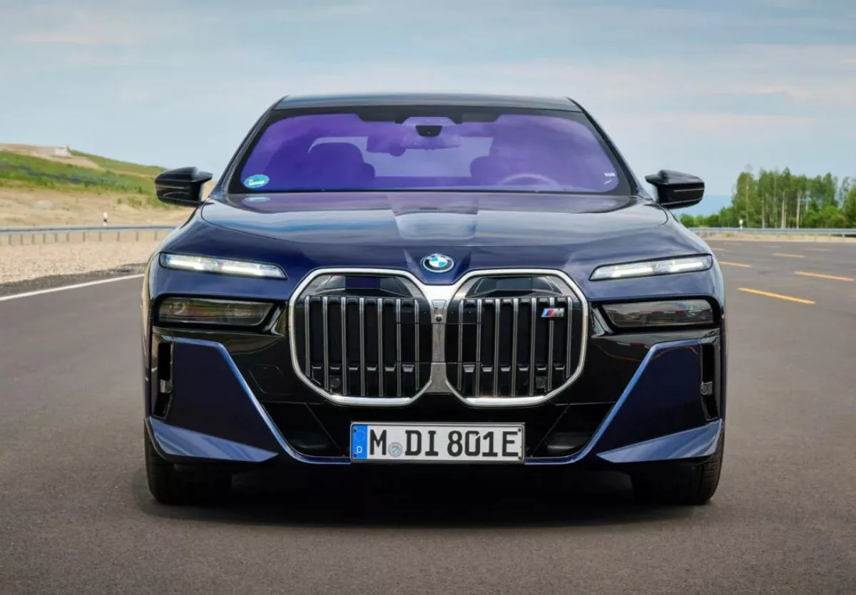 BMW tiene el primer carro del mundo con dos niveles de conducción autónoma
