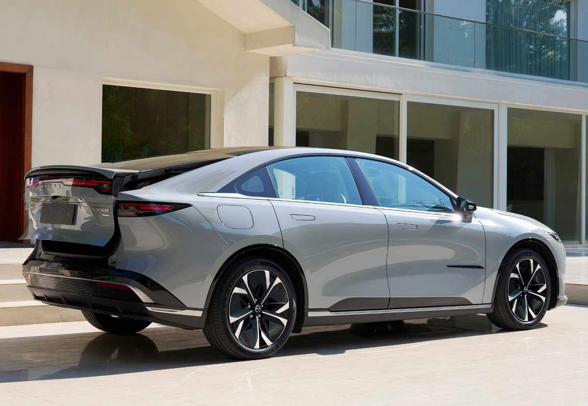 Mazda EZ-6 sedán eléctrico alta gama