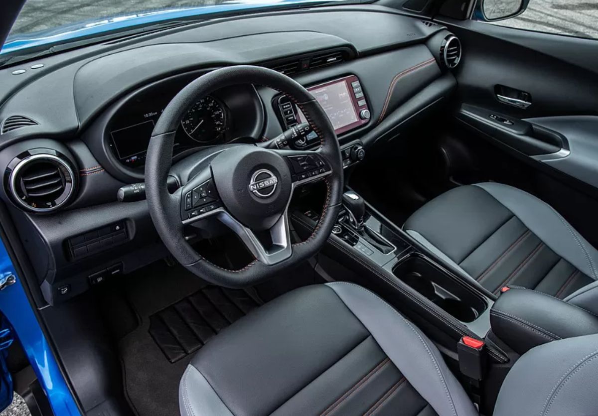 Nissan Kicks Play 2025