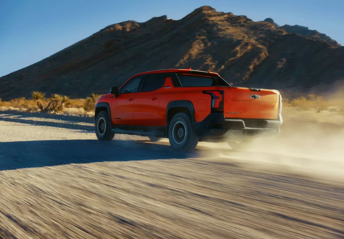 Chevrolet Silverado EV Trail Sport Boss 2026