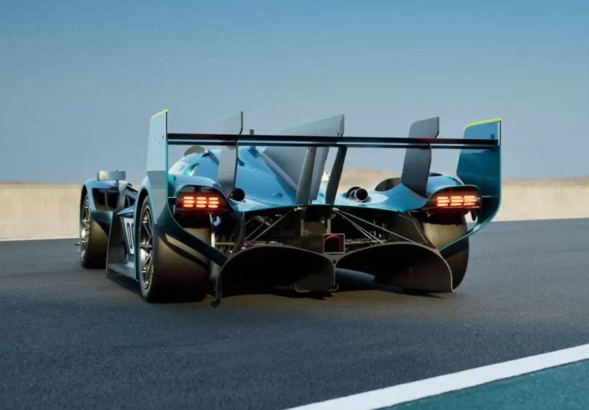 Aston Martin Valkyrie LM 2025