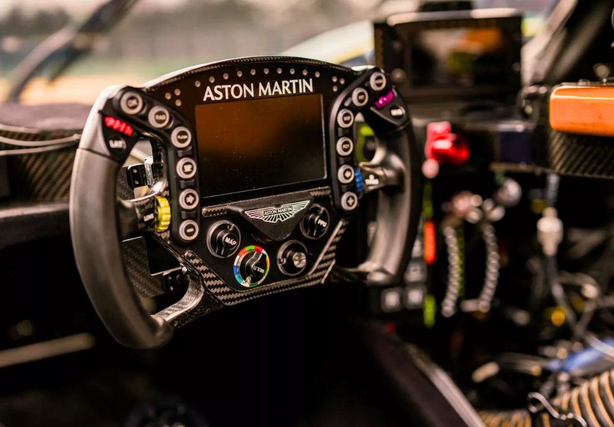 Aston Martin Valkyrie LM 2025