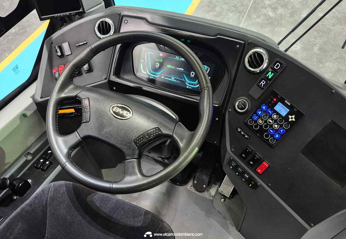 BYD bus articulado eléctrico de Transmilenio hecho en Colombia