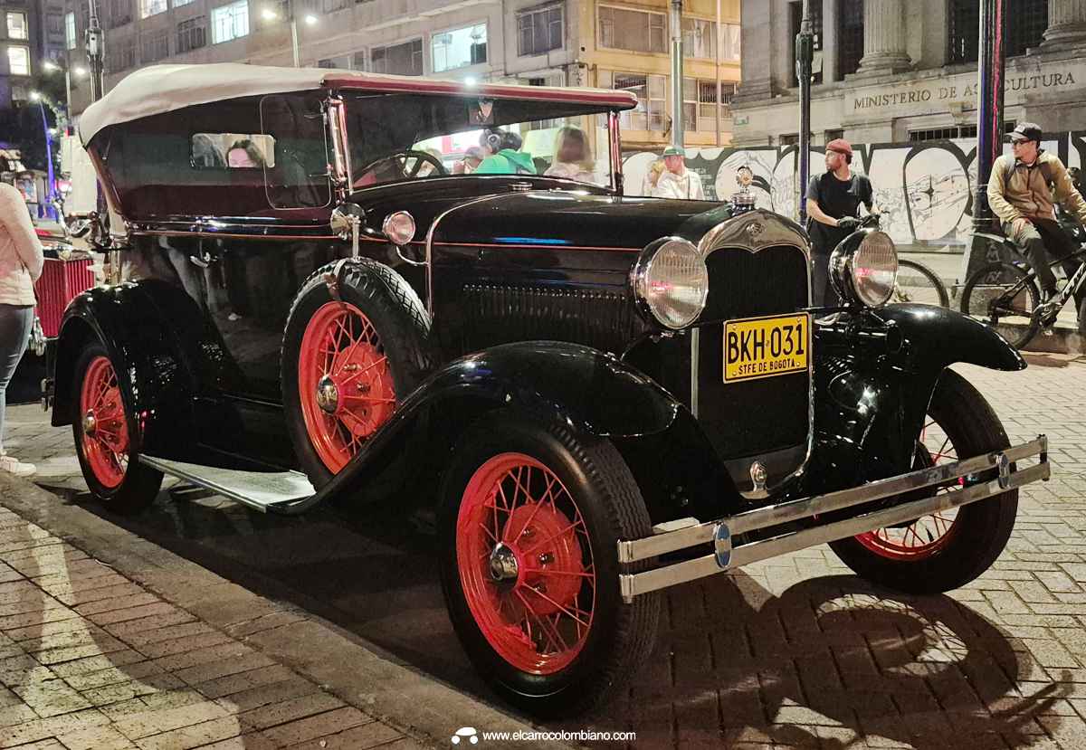 Desfile de Autos Clásicos y Antiguos de Bogotá 2025