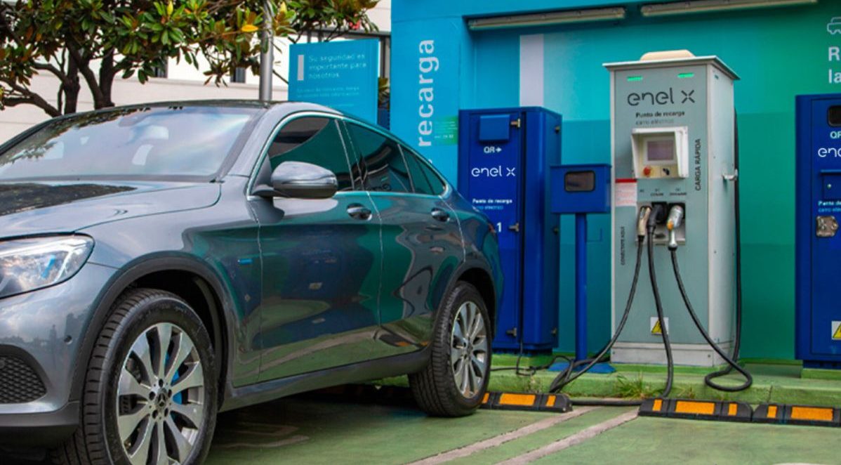 Colombia estaciones de carga vehículos eléctricos