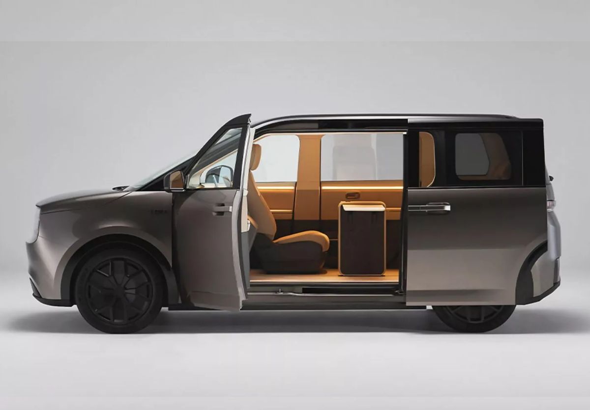 Sharp Foxconn minivan eléctrica