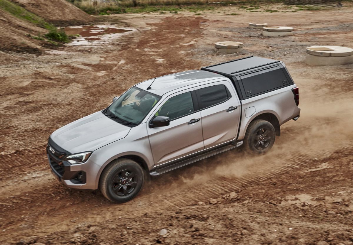 Isuzu D-Max V-Cross Commercial 2026