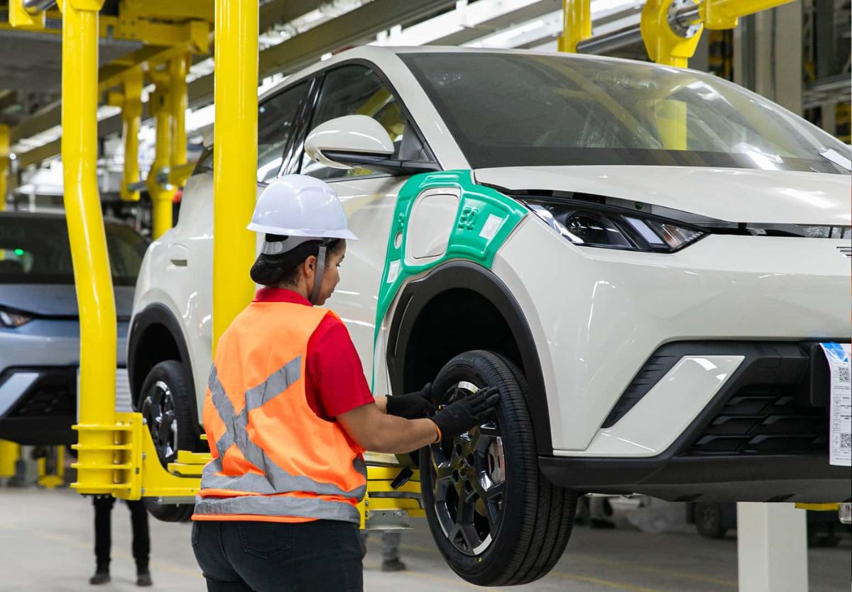 BYD hito producción Sudamérica 2025