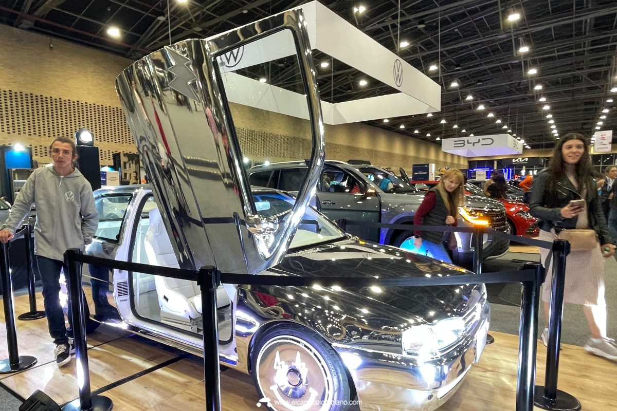 Salón del Automóvil 2025 Volkswagen Gol G2 J Balvin primer carro Rayo J Balvin Volkswagen Gol Colombia Gol segunda generación