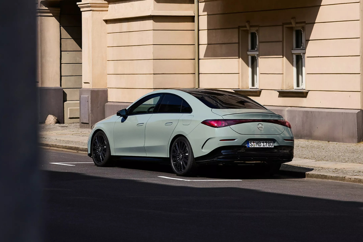Mercedes-Benz CLA híbrido, CLA 220 hybrid, Mercedes CLA 2026, Mercedes híbrido compacto, motor Mercedes Geely, Mercedes con motor chino, sedán híbrido premium, Mercedes CLA características