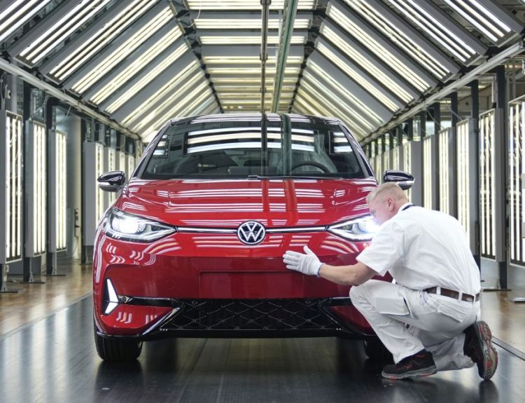 Volkswagen cierra fábrica de cristal Alemania