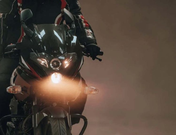 Bajaj Pulsar 220F 2026