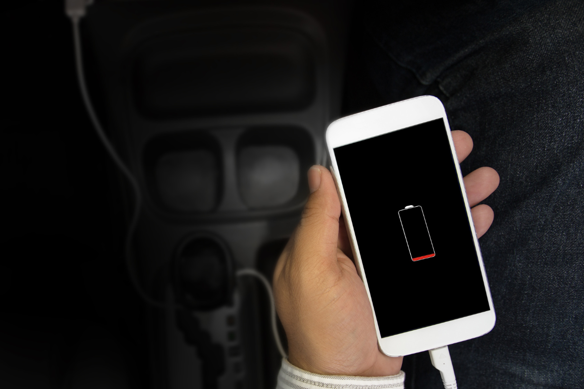  batería del celular cargar el celular en el carro Apple CarPlay Android Auto degradación de batería sobrecalentamiento smartphone