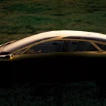 La posible reencarnación del Stinger se da en un panorama donde Kia ya ha probado que puede vender vehículos caros, atractivos y tecnológicamente avanzados. Pero también es un momento inestable: tras mostrar el EV9 GT en Los Ángeles 2024, la marca retrasó su lanzamiento por condiciones de mercado, lo que abre la puerta a reconsiderar la estrategia de sus modelos más deportivos. Otro giro posible es que este concepto no sea totalmente eléctrico. Algunas voces especulan que un híbrido de rango extendido podría tener más aceptación comercial y menos riesgos, especialmente en mercados aún en transición hacia la electrificación total. En cualquier caso, Kia parece decidida a explorar formatos más atrevidos y emocionales. Por ahora, el misterio continúa. El teaser es apenas una sombra de lo que vendrá, pero la conversación ya está sobre la mesa: ¿estamos ante el sucesor que el Stinger merecía o ante un nuevo capítulo completamente diferente para Kia? El público, como siempre, será quien decida.