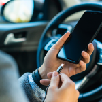 batería del celular cargar el celular en el carro Apple CarPlay Android Auto degradación de batería sobrecalentamiento smartphone