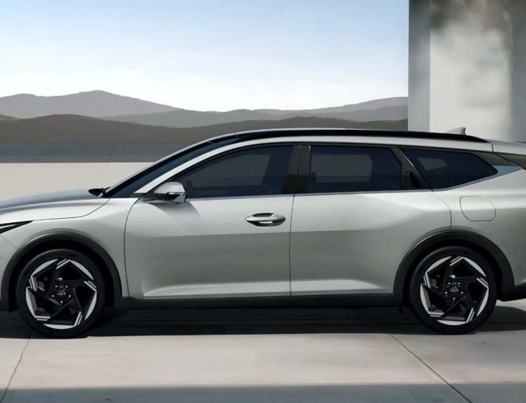 Kia K4 Sportswagon lateral