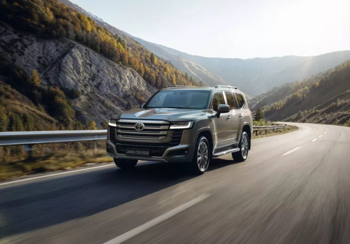 Toyota Land Cruiser 300 Hybrid 2026