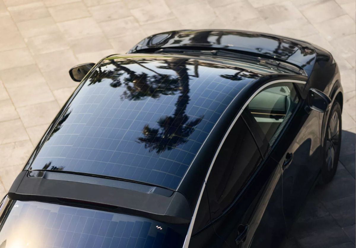 Nissan Ariya paneles solares 2026