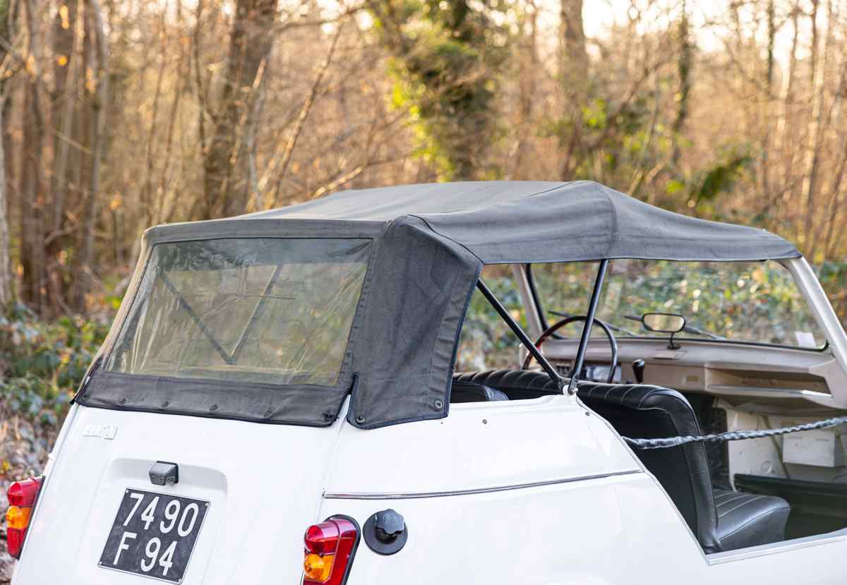Renault 4 Plein Air, parte trasera, techo de lona