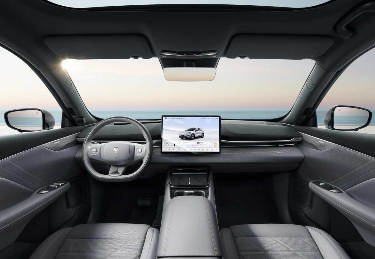 Deepal S05 SUV hibrido rango extendido premio auto del año FIPA, interior tablero