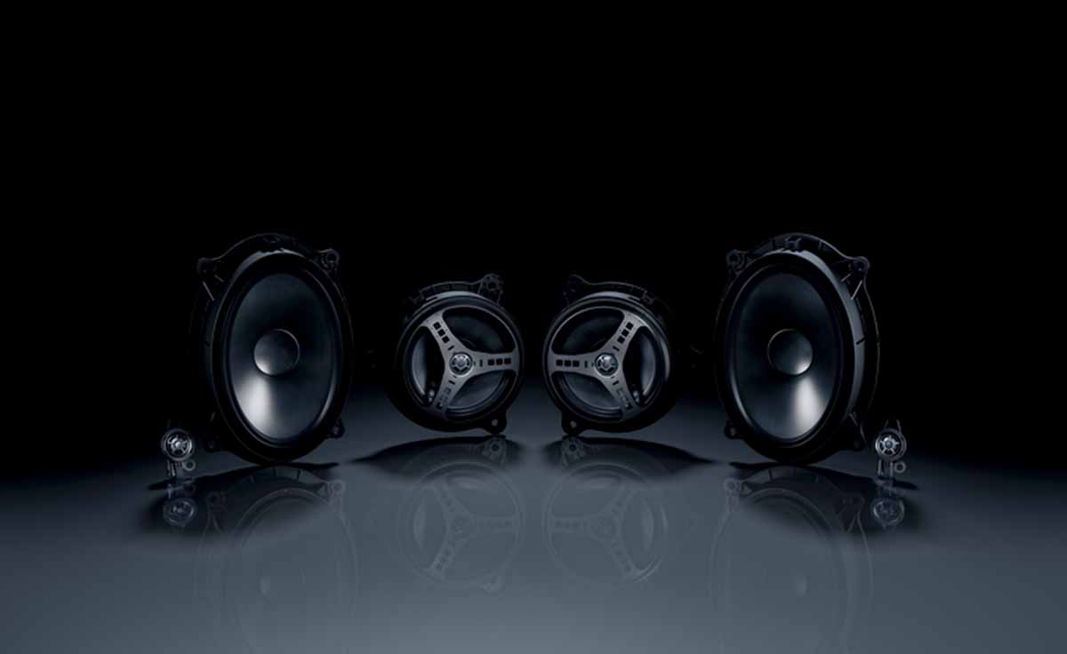 Mitsubishi Outlander Sport 2026 mostrando los parlantes Yamaha