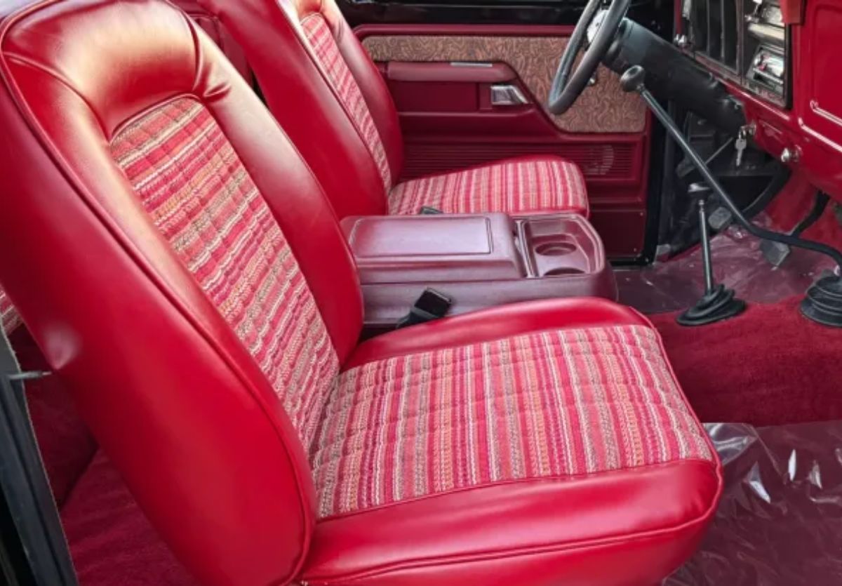 Ford Bronco 1978 restaurado 2026