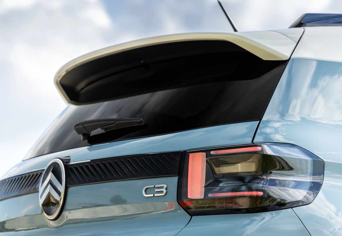 Citroën C3 MAX Híbrido Colombia, atrás detalle logo