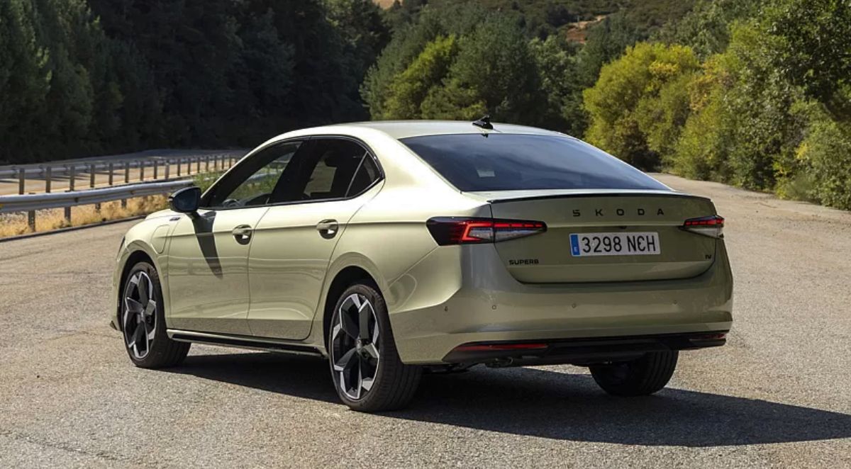 Skoda Superb PHEV 2026