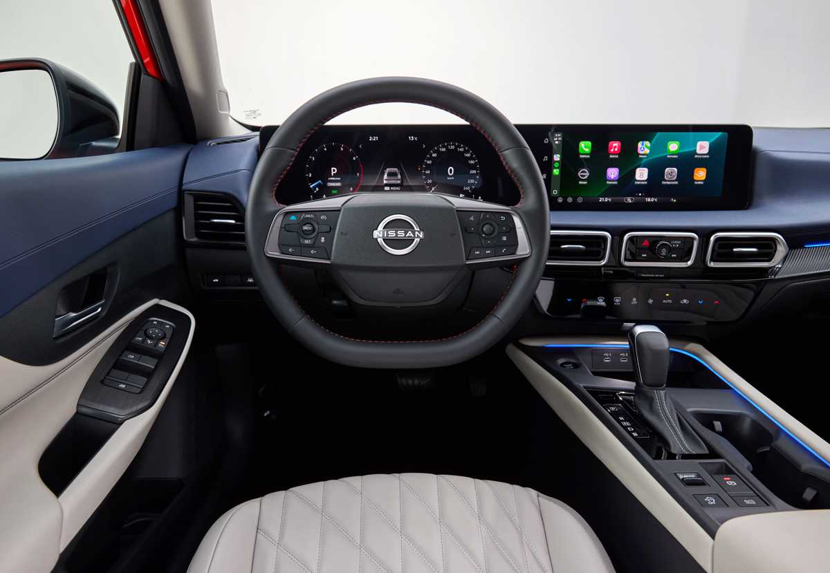 Nissan Sentra 2027, interior tablero doble pantalla