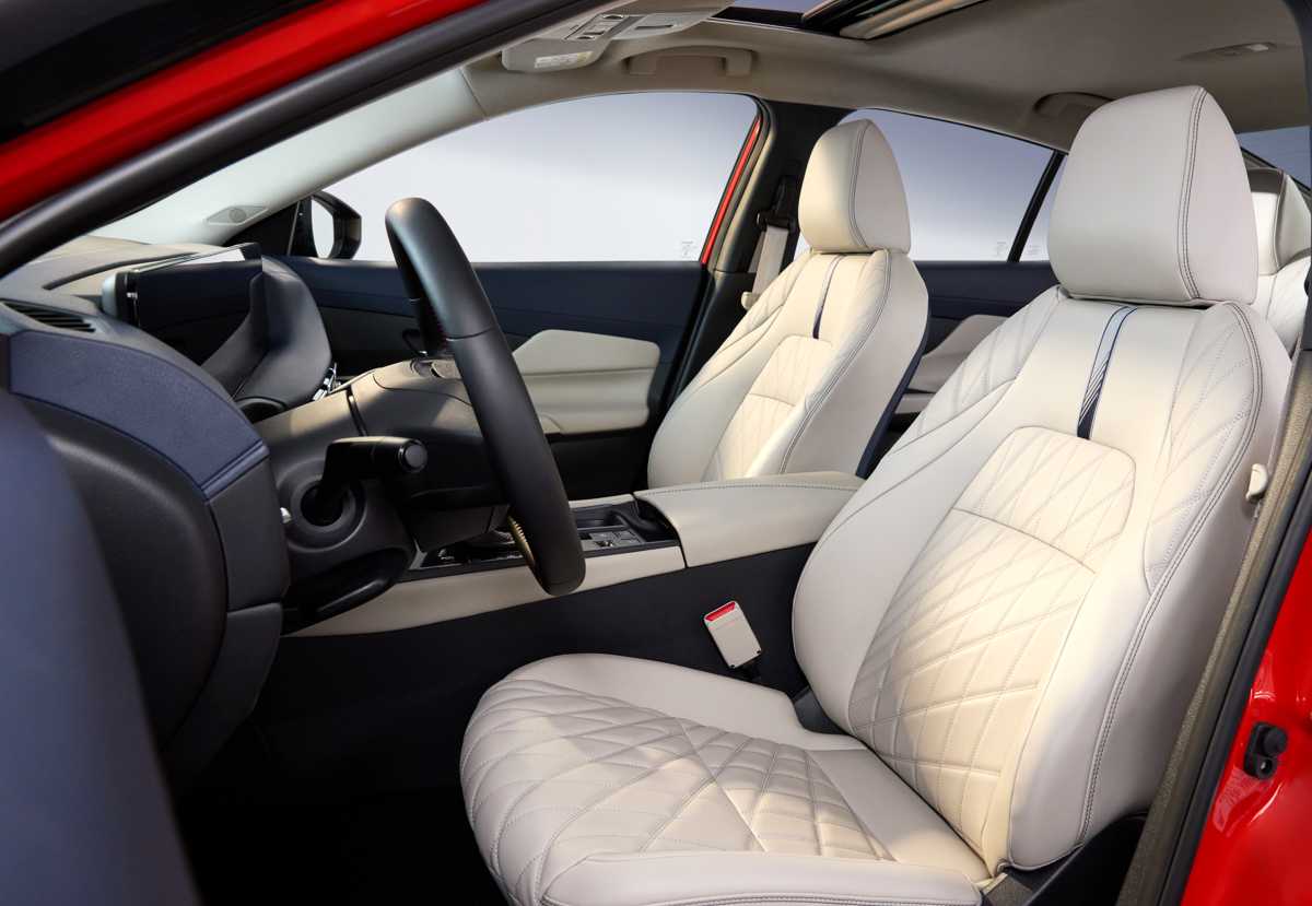 Nissan Sentra 2027, interior asientos delanteros