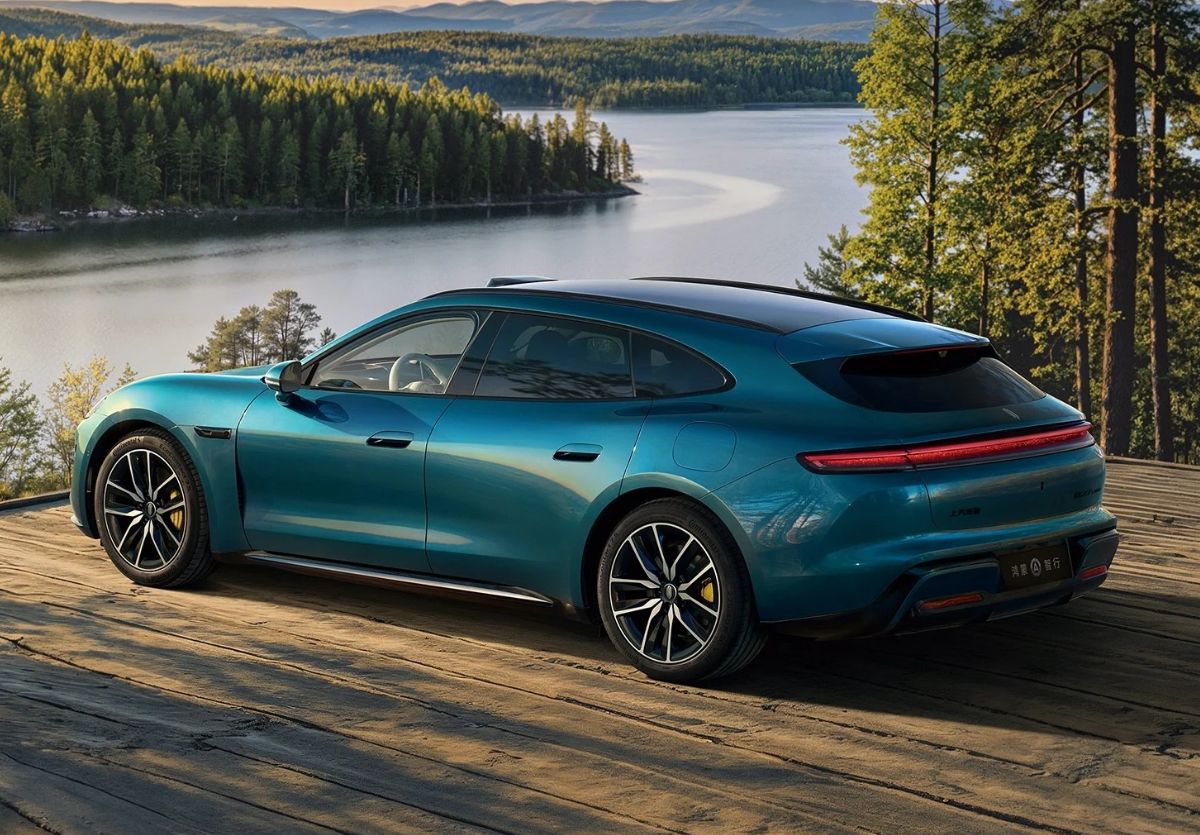 SAIC Z7 Porsche Taycan chino
