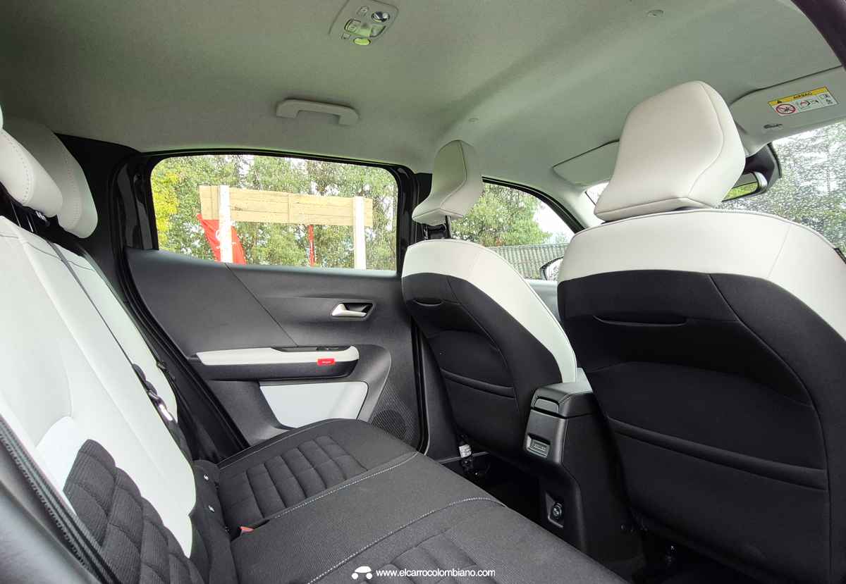 Citroën C3 Aircross MAX Híbrida, cabina asientos traseros