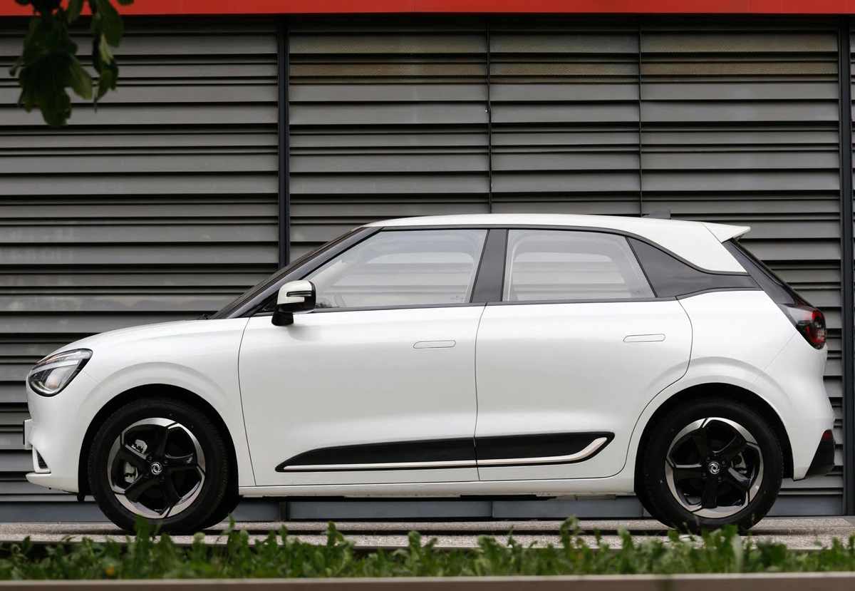 Dongfeng Box, carro eléctrico barato, vista lateral