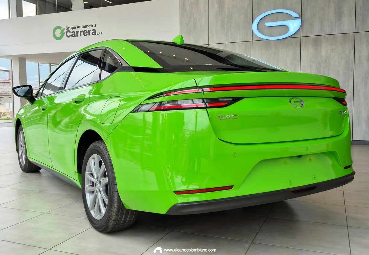 GAC Aion ES Taxi eléctrico Colombia, vista trasera