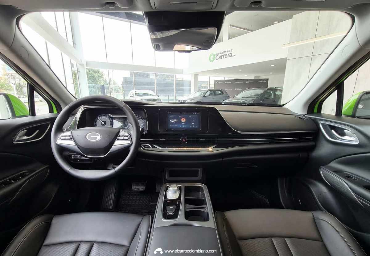 GAC Aion ES Taxi eléctrico Colombia, interior tablero
