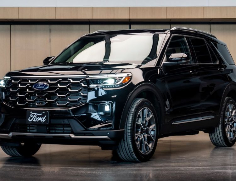 Ford Explorer papa León XIV 2026