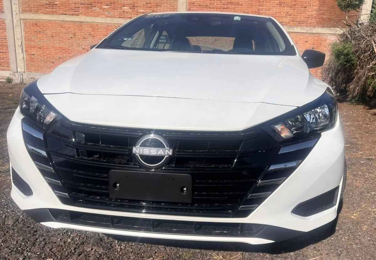 Nissan V-Drive 2026, foto espía, vista frontal.