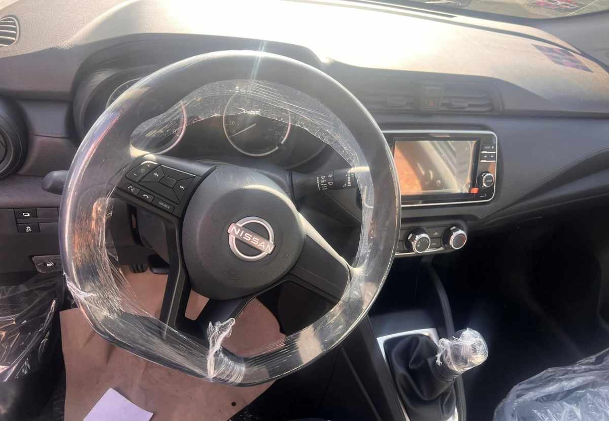 Nissan V-Drive 2026, foto espía, interior.