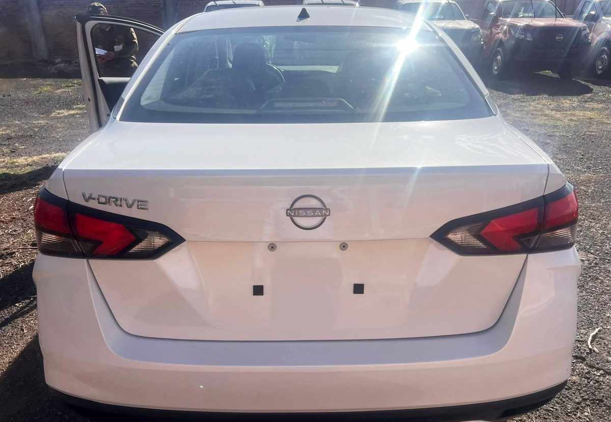 Nissan V-Drive 2026, foto espía, vista trasera.
